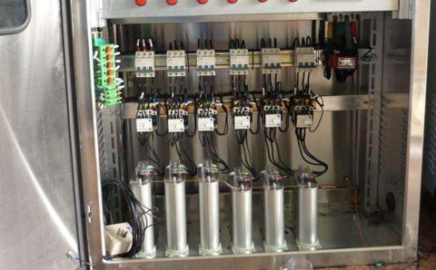 無功補償柜電力電容器出現(xiàn)哪些現(xiàn)象應及時退出運行？